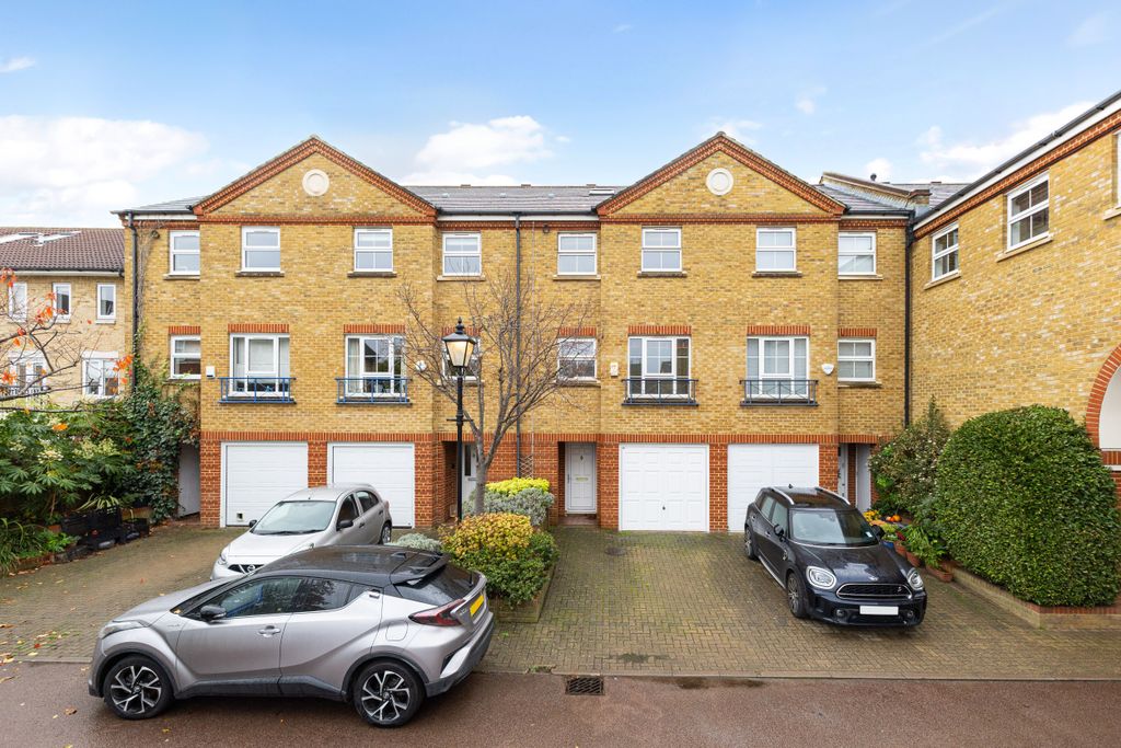 Property photo 1 of 18