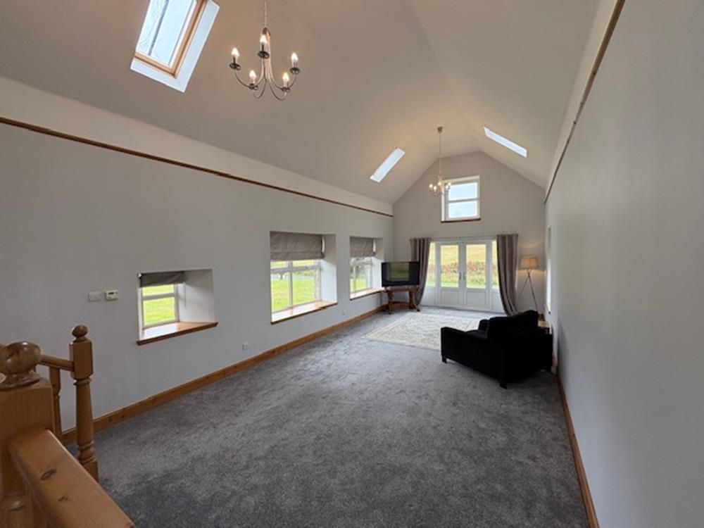 Property photo 3 of 18 5_17556124577757