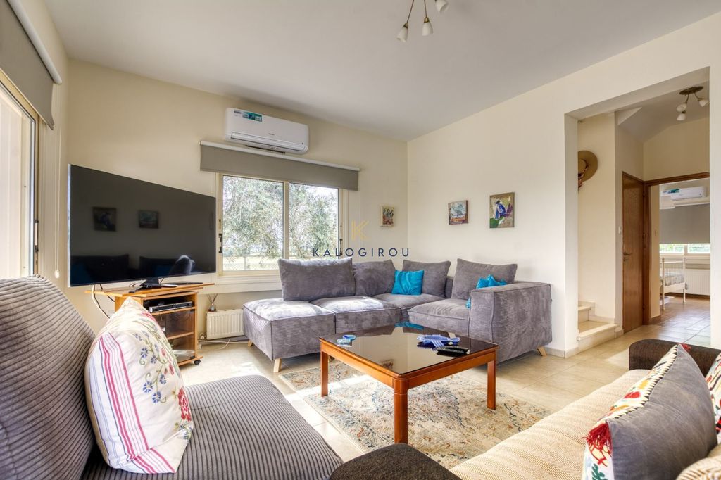 Property photo 2 of 33