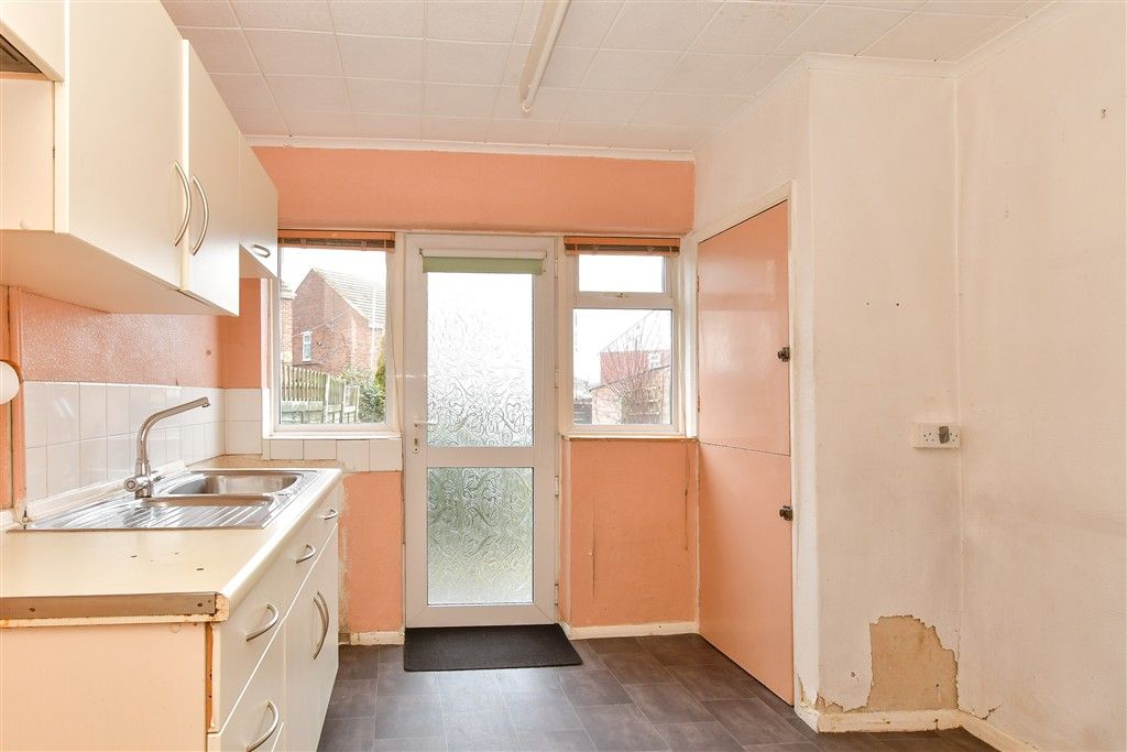 Property photo 3 of 14 Kitchen