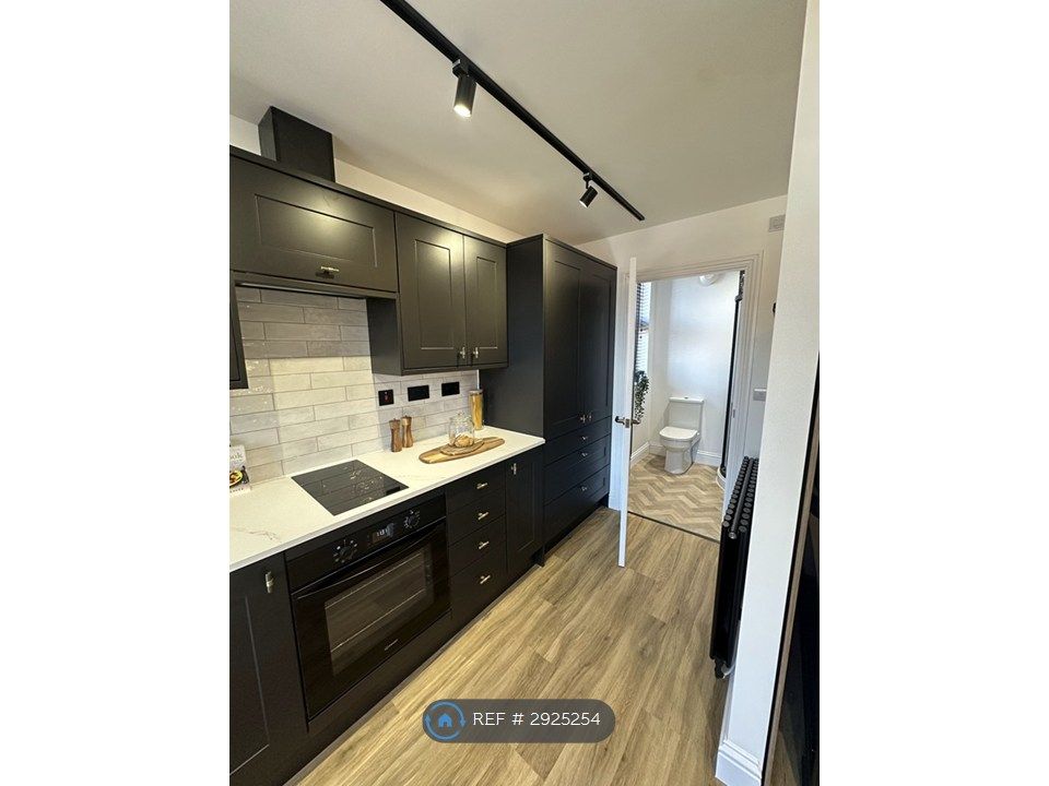 Property photo 3 of 14 Room 12 Kitchen