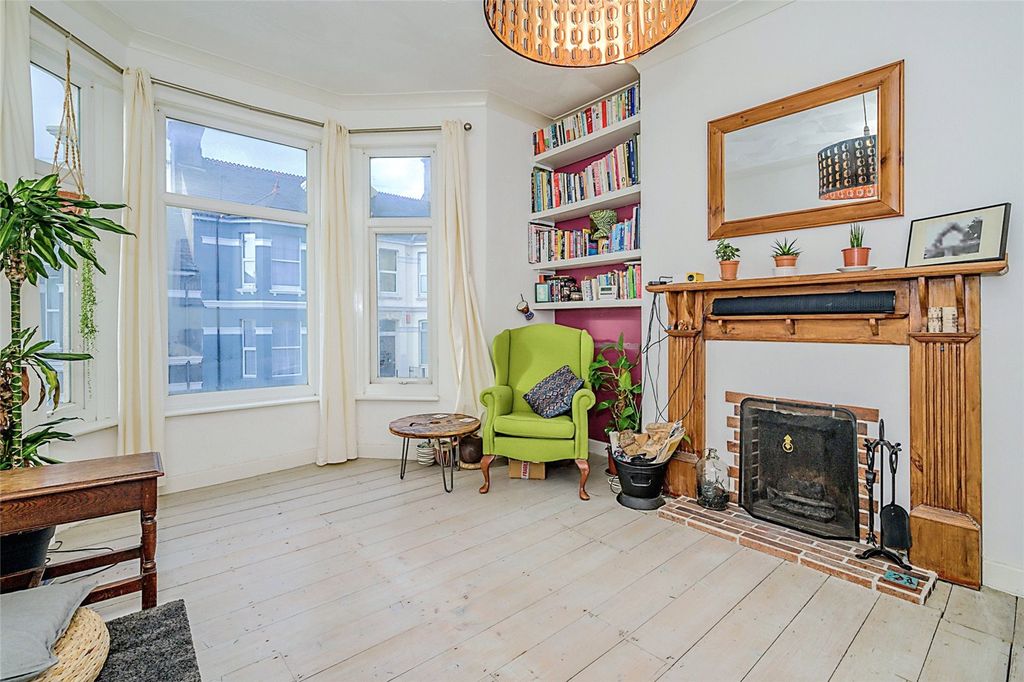 Property photo 1 of 8