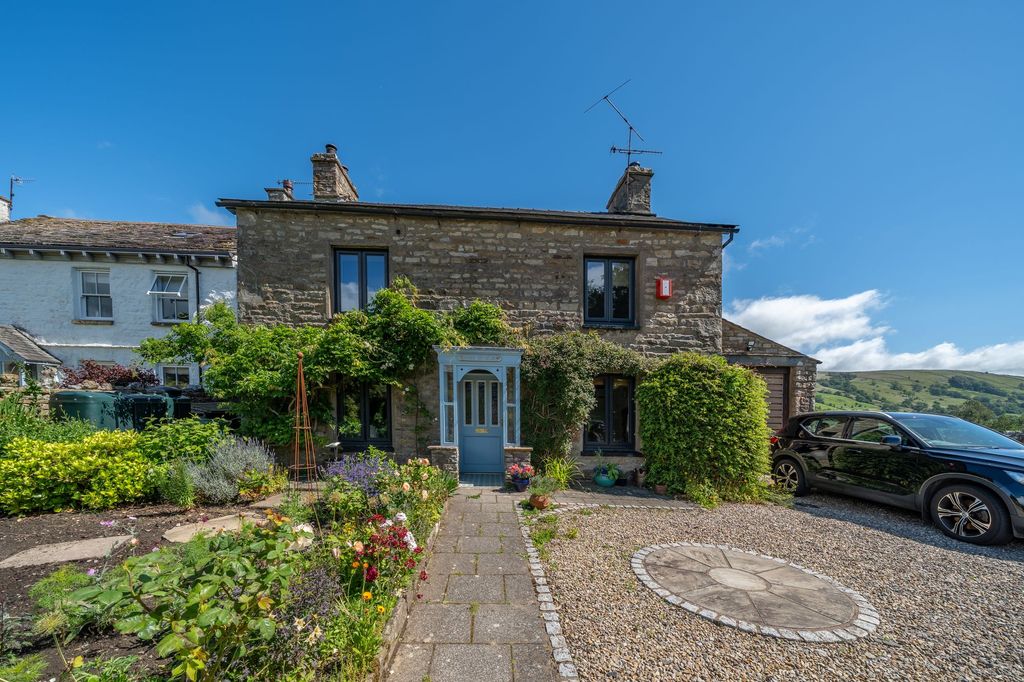 Property photo 1 of 44