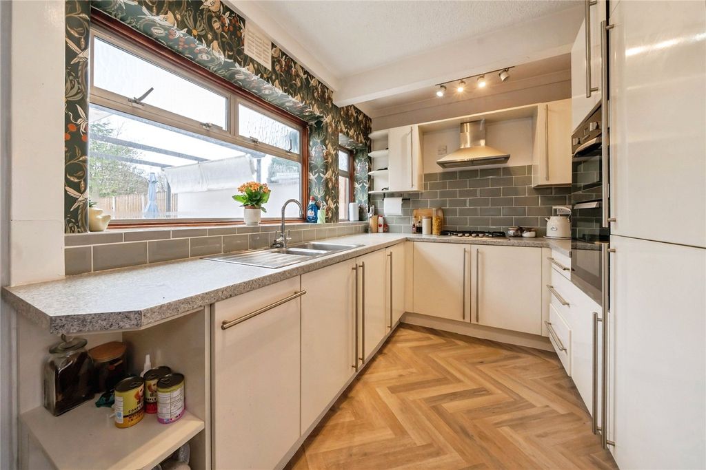 Property photo 3 of 21 Kitchen