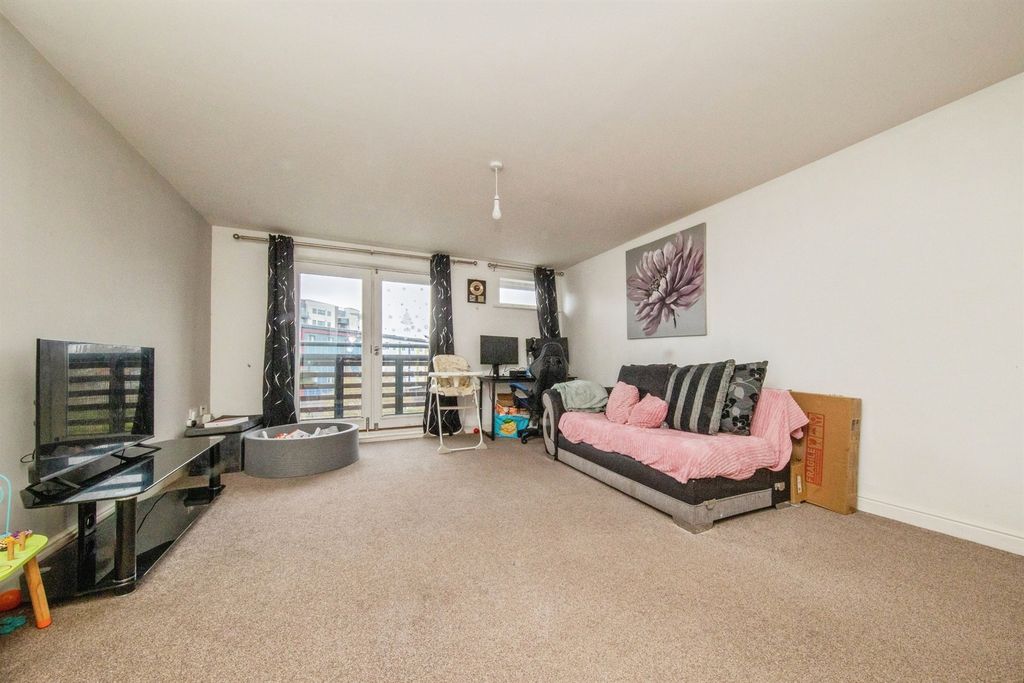 Property photo 3 of 8