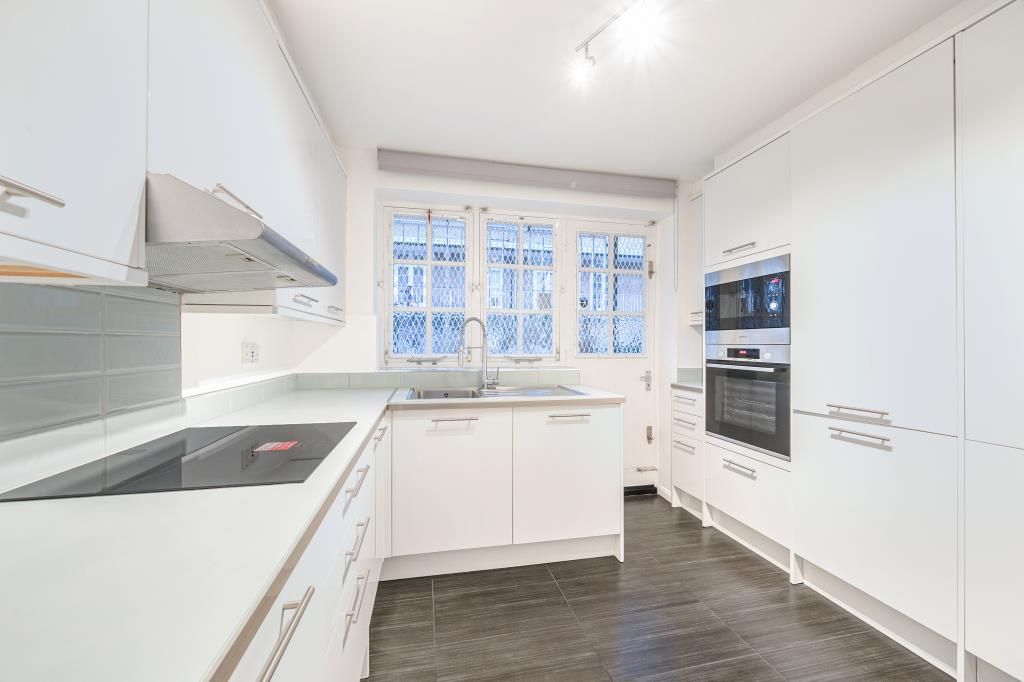 Property photo 3 of 23 Kitchen