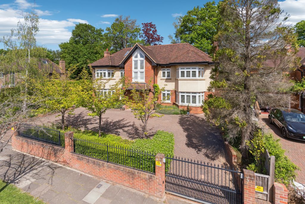 Property photo 2 of 19