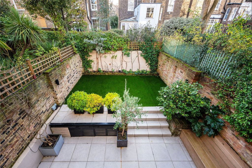 Property photo 2 of 16 Garden