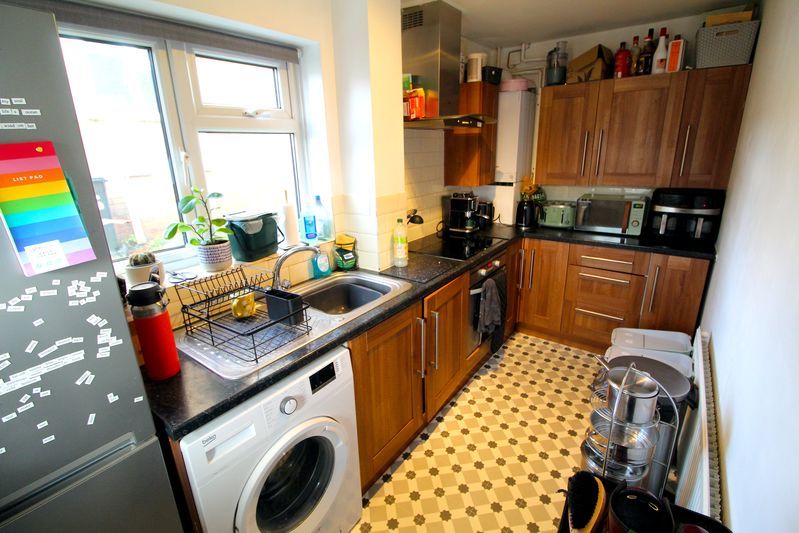 Property photo 3 of 6 Kitchen