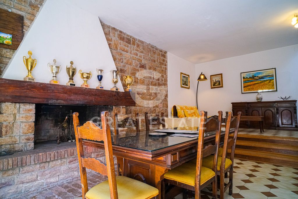 Property photo 2 of 64 Interiors