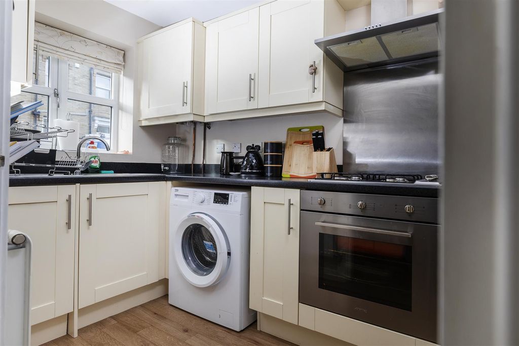 Property photo 2 of 28 Kitchen