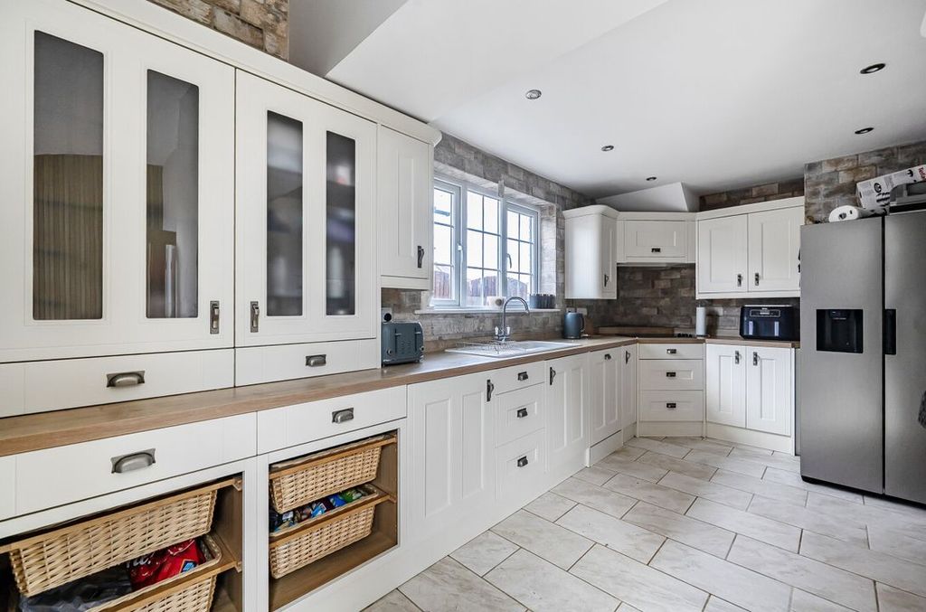 Property photo 2 of 11 148671366A4B7Fe1A07A9