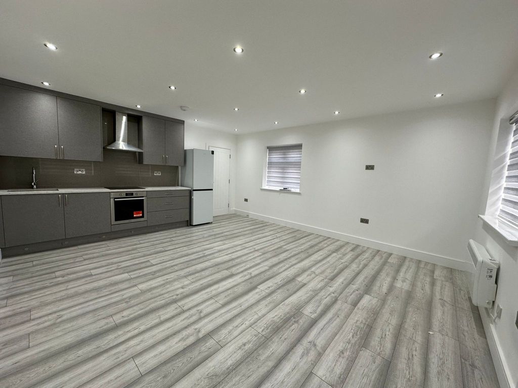 Property photo 1 of 3 1 Bed Studio To Rent The Broadway, Southall Ub1