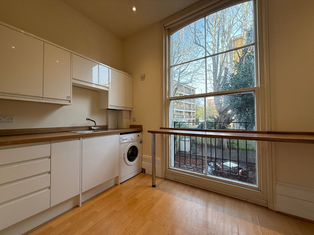 Property photo 2 of 11 Picture No. 14