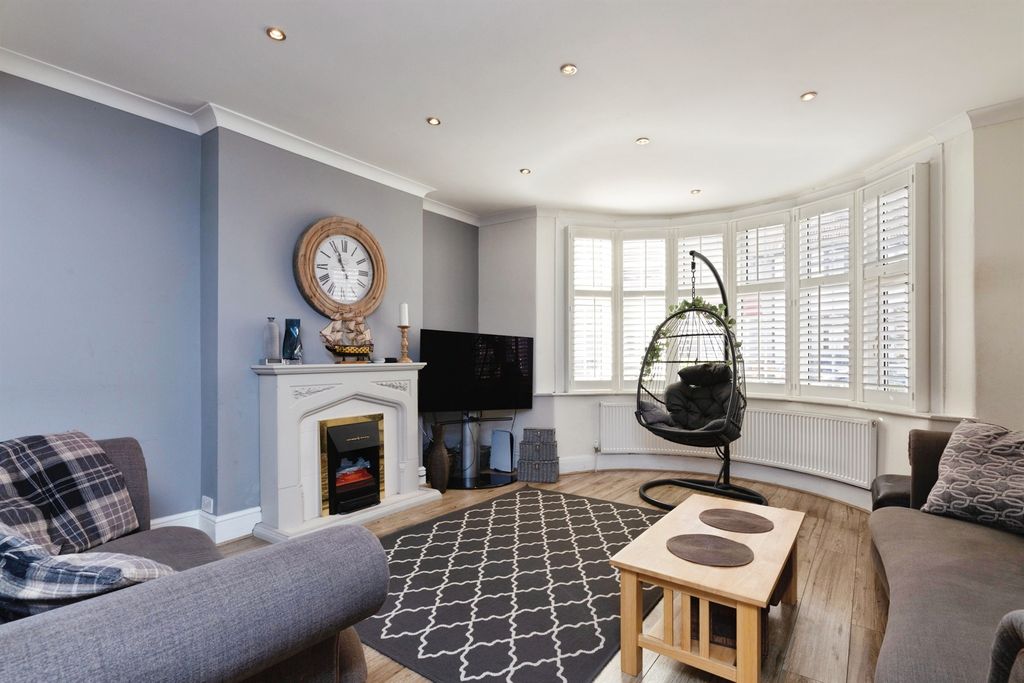 Property photo 2 of 18