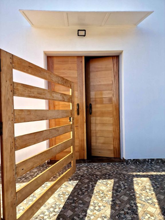 Property photo 3 of 16 Bespoke Doors