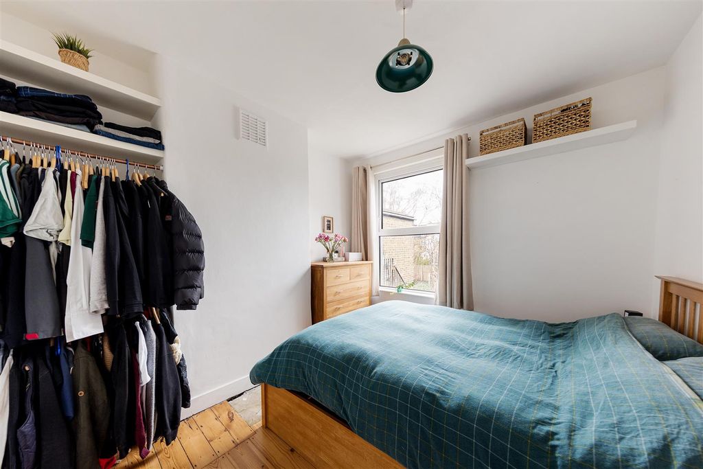 Property photo 3 of 20 Callis Road, E17