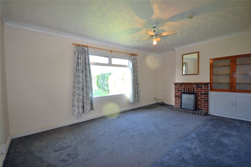 Property photo 3 of 11 Sitting Room