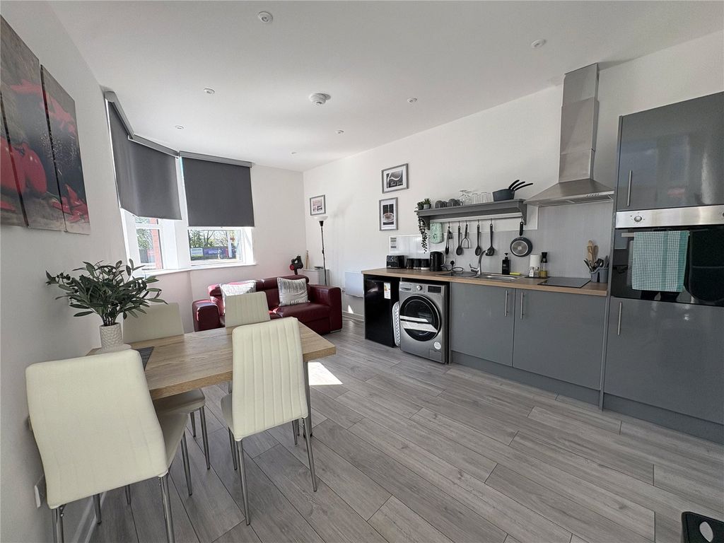 Property photo 2 of 6 Living/ Kitchen Area