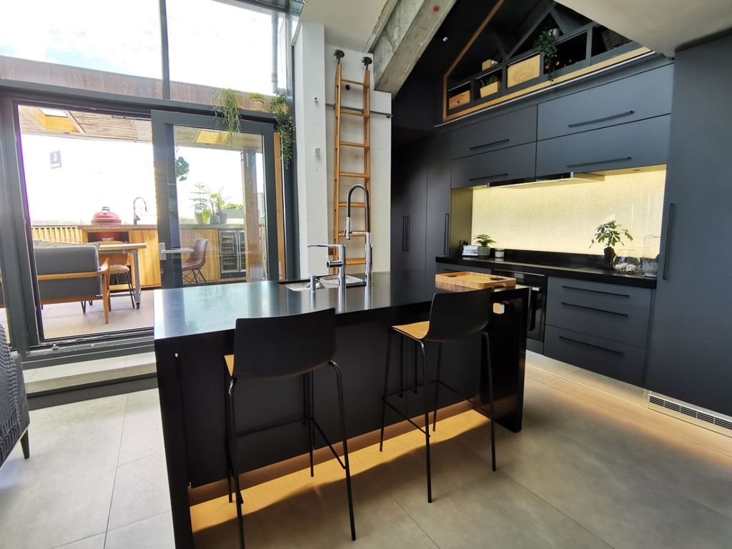 Property photo 3 of 25