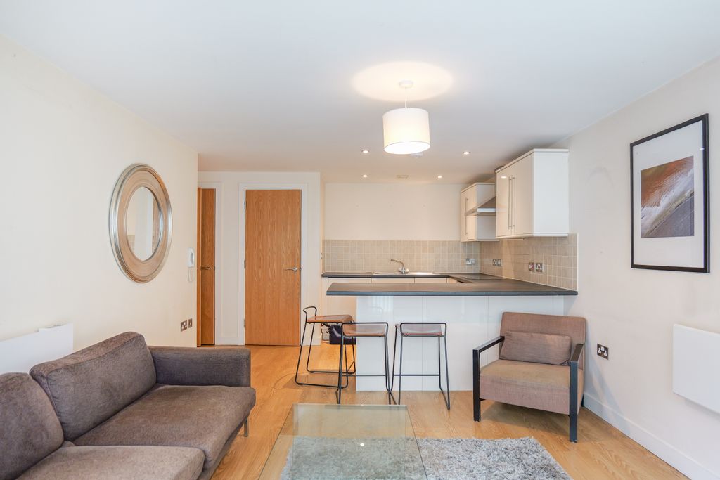 Property photo 2 of 20