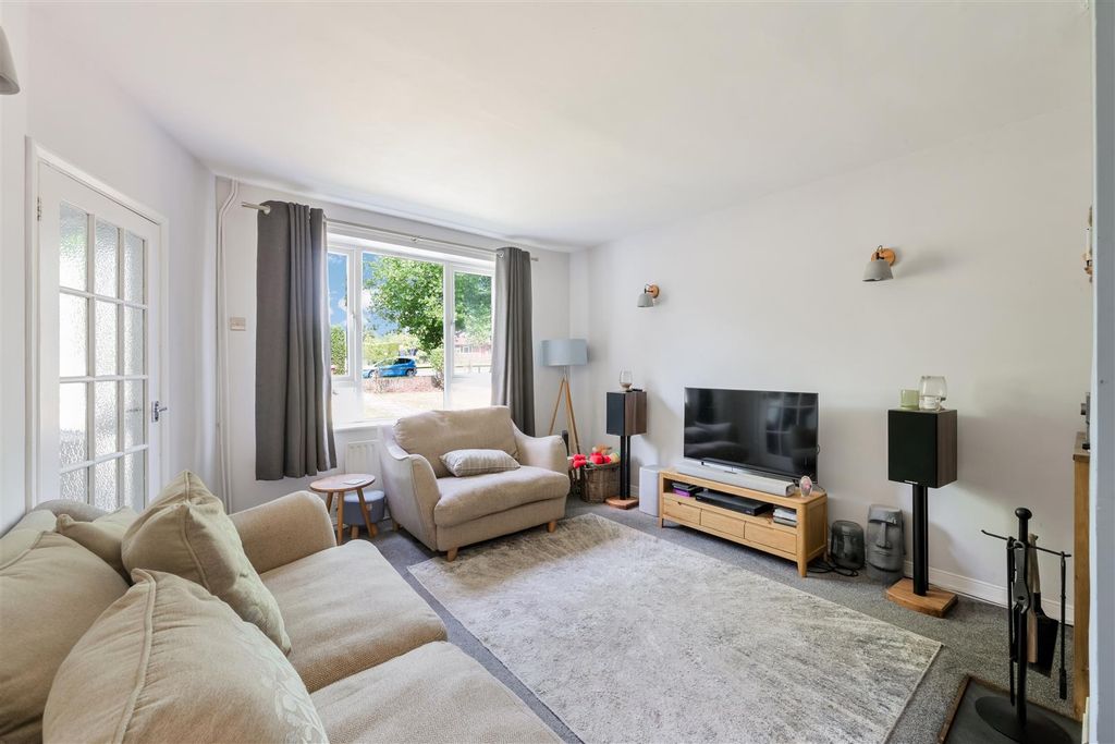Property photo 1 of 14 Bletchingley Road (16 From 25)-9.Jpg