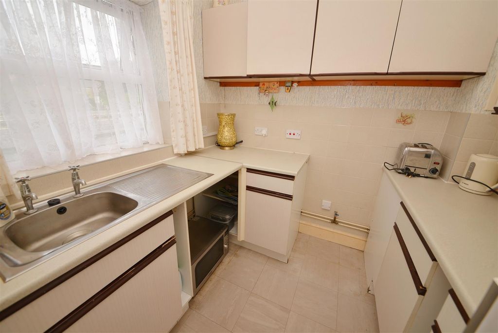Property photo 3 of 12 Kitchen
