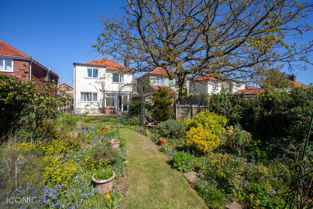 Property photo 2 of 13 Photo 12