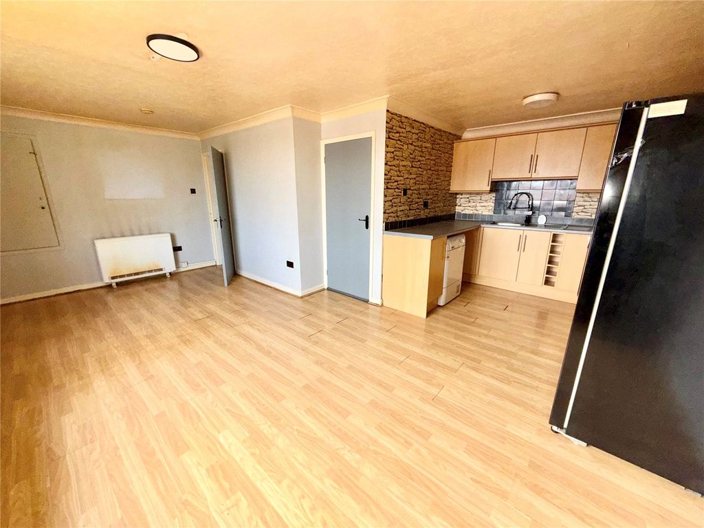 Property photo 3 of 8 Picture No. 17