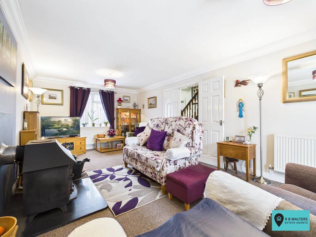 Property photo 2 of 21 Living Room