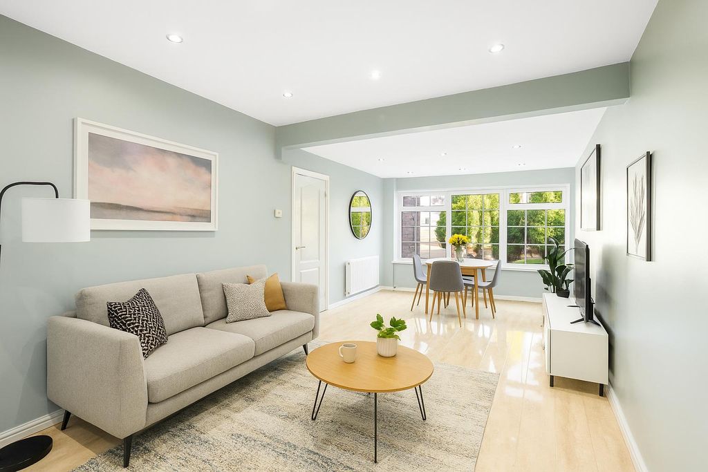 Property photo 2 of 11 00010 Staged.Jpg