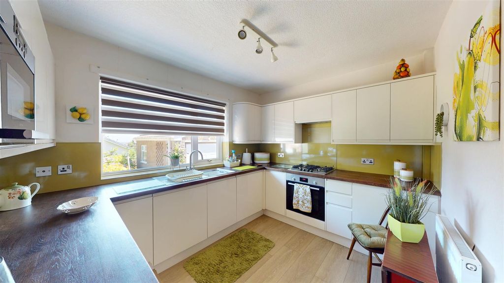 Property photo 2 of 10 Kitchen