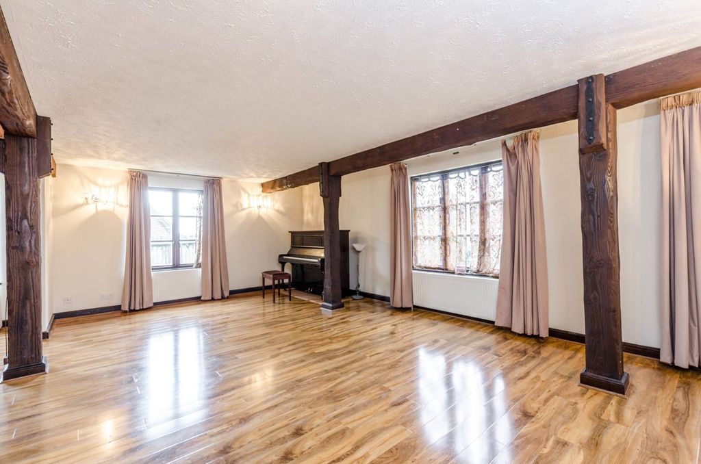 Property photo 3 of 11