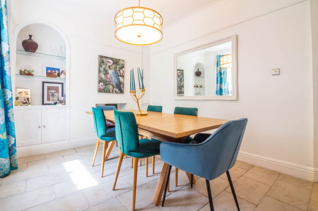 Property photo 3 of 25