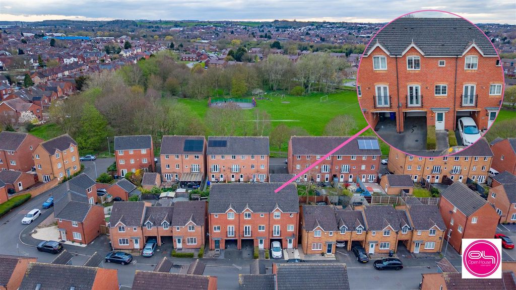 Property photo 1 of 29 Barker Round Way, Stretton (5).Jpg