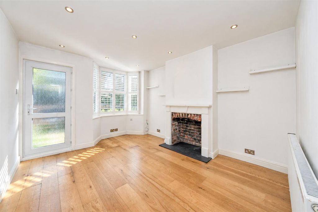 Property photo 3 of 12 32-Crescent-Road-4695.Jpg