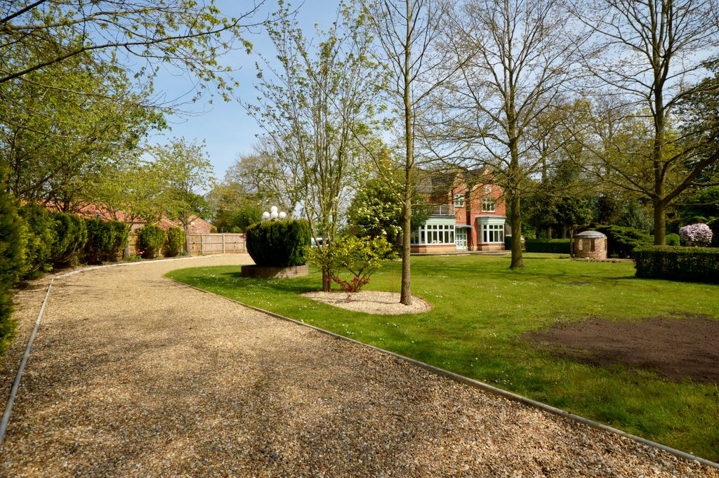 Property photo 2 of 45