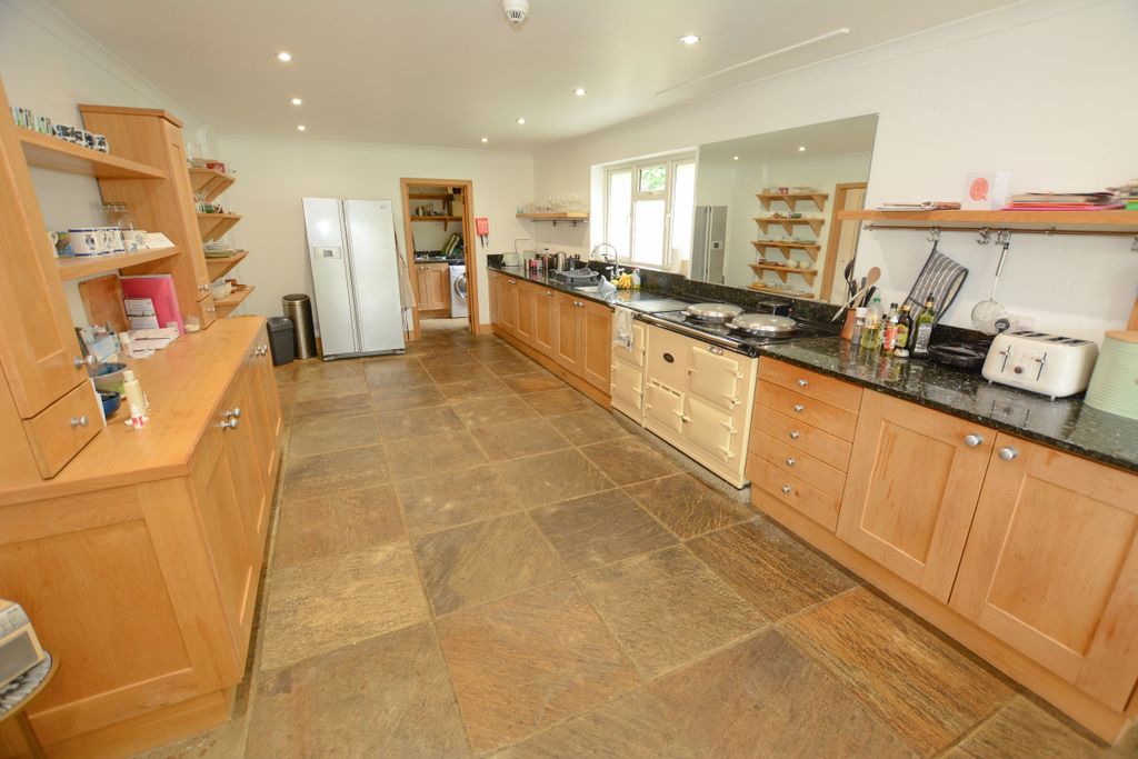 Property photo 2 of 31