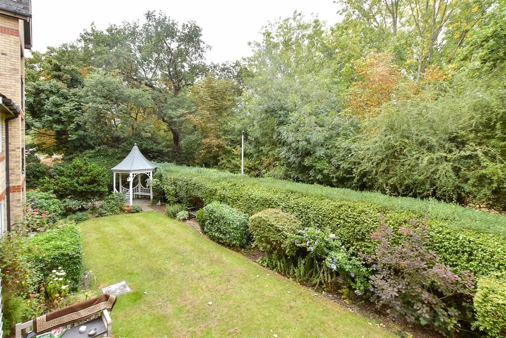 Property photo 2 of 8 Communal Gardens