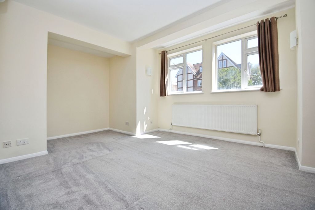 Property photo 1 of 5 Living