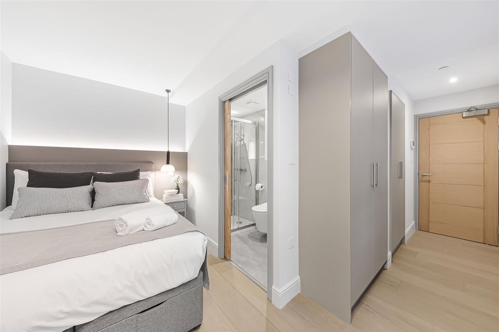 Property photo 3 of 9 One Stay - Studio 3 - Bedroom - Image 3.Jpg