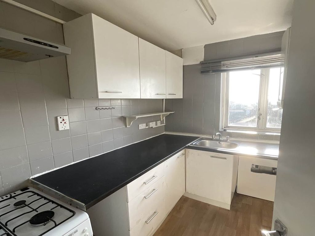 Property photo 3 of 6 Kitchen