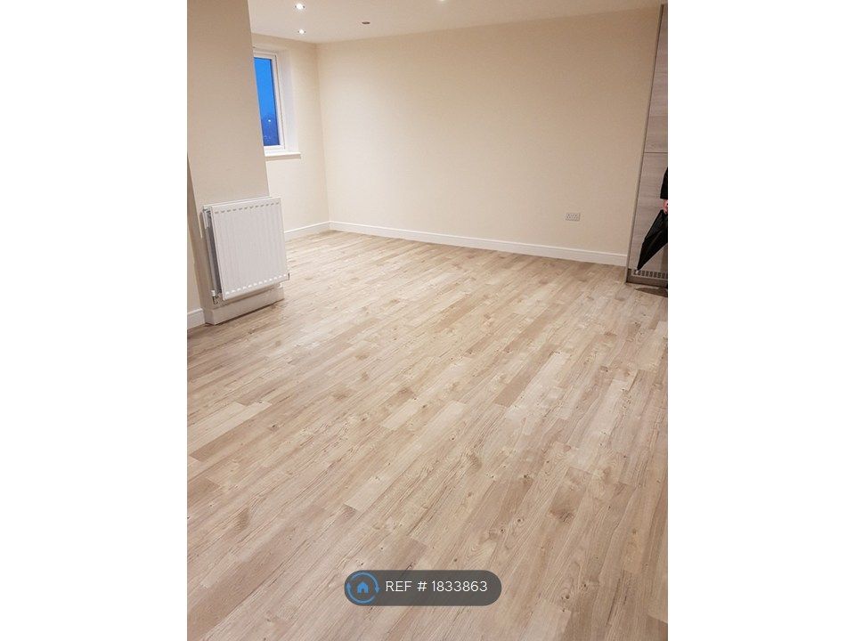 Property photo 2 of 13 Living Room / Kitchen