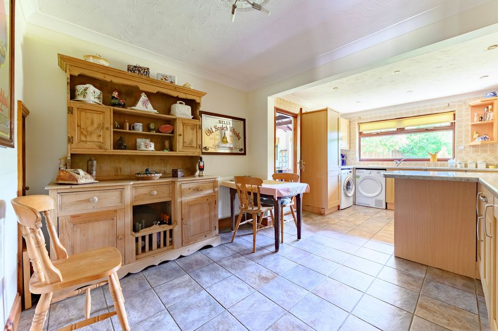 Property photo 2 of 23