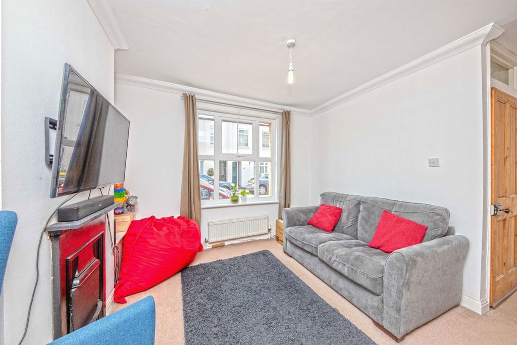 Property photo 2 of 7
