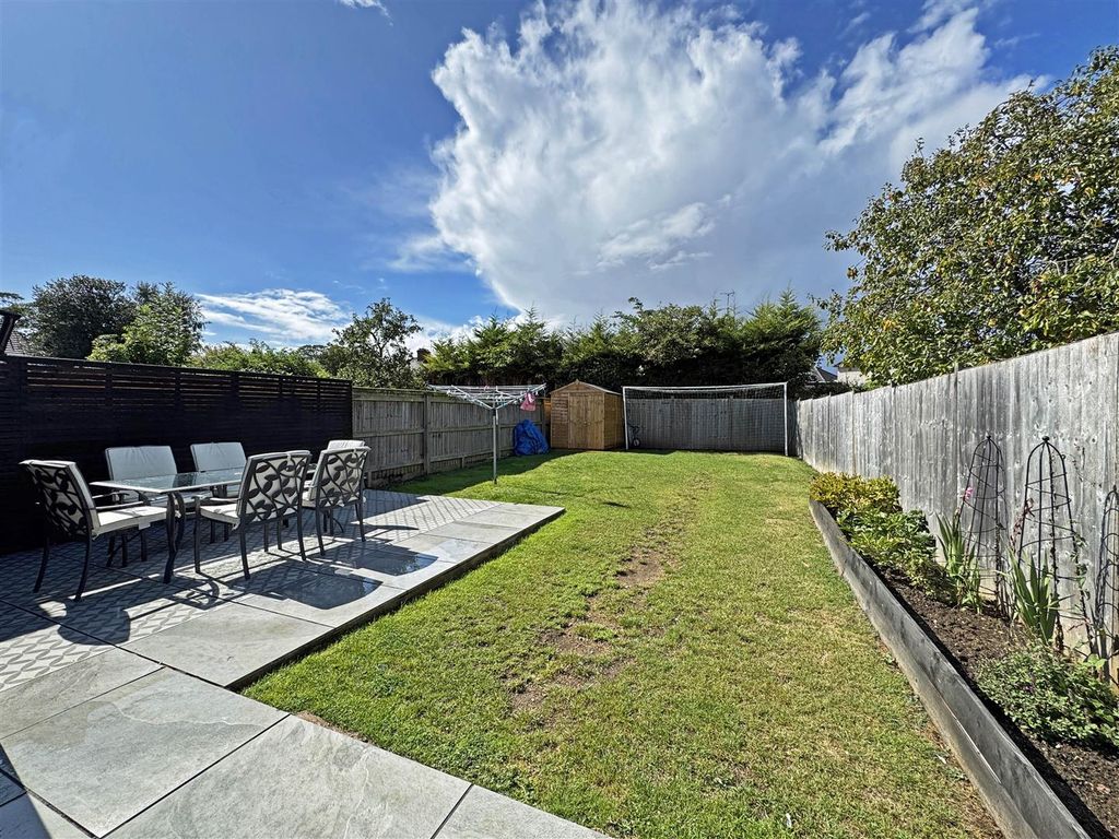 Property photo 2 of 15 Garden