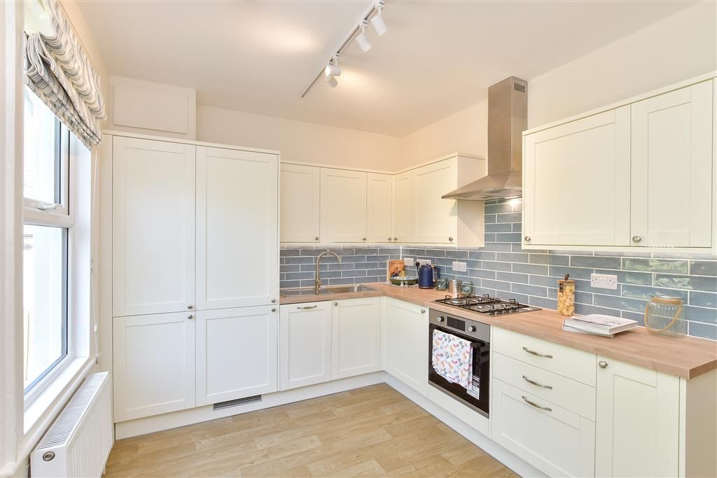 Property photo 1 of 17 Kitchen