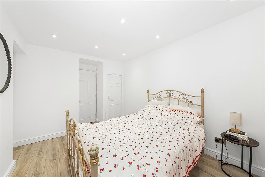 Property photo 2 of 11 Img_2016.Jpg