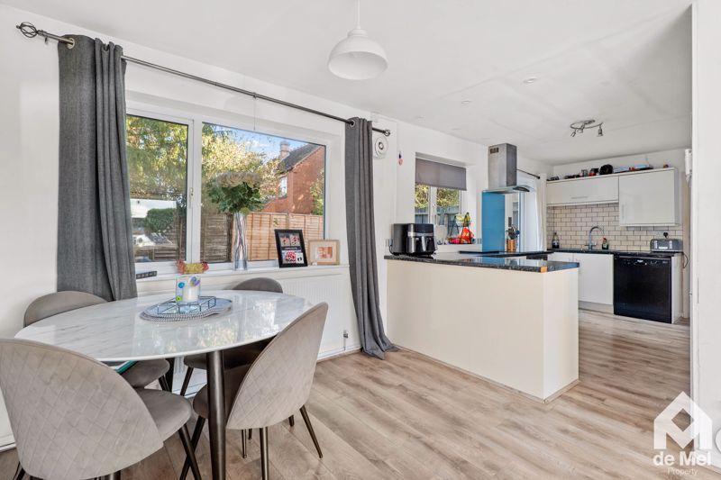 Property photo 3 of 11 Photo 8