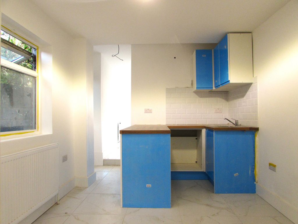 Property photo 3 of 4 Room